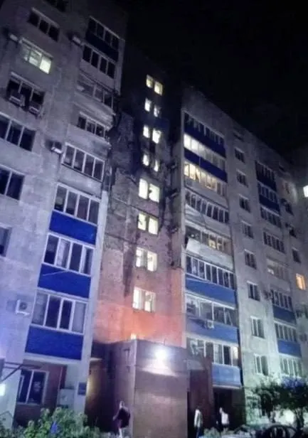 За ночь по регионам России зафиксировано 516 сбитых беспилотников; повреждены порт Усть-Луга и жилой дом в Новокуйбышевске; пострадавшие и последствия фиксируются в нескольких регионах.