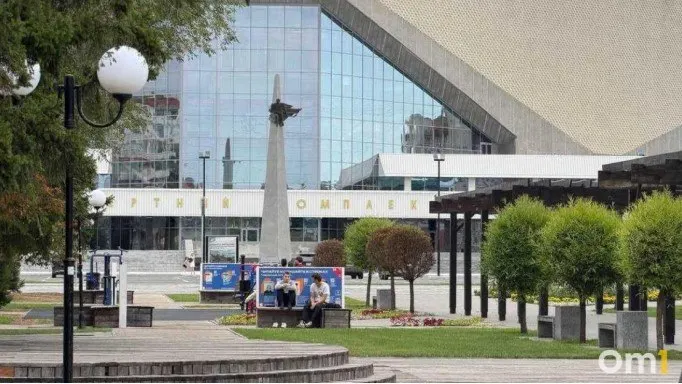 Новое имя будет объявлено на презентации хоккейного клуба «Авангард», а прежнее имя сохраняется в названии одного из главных городских объектов.
