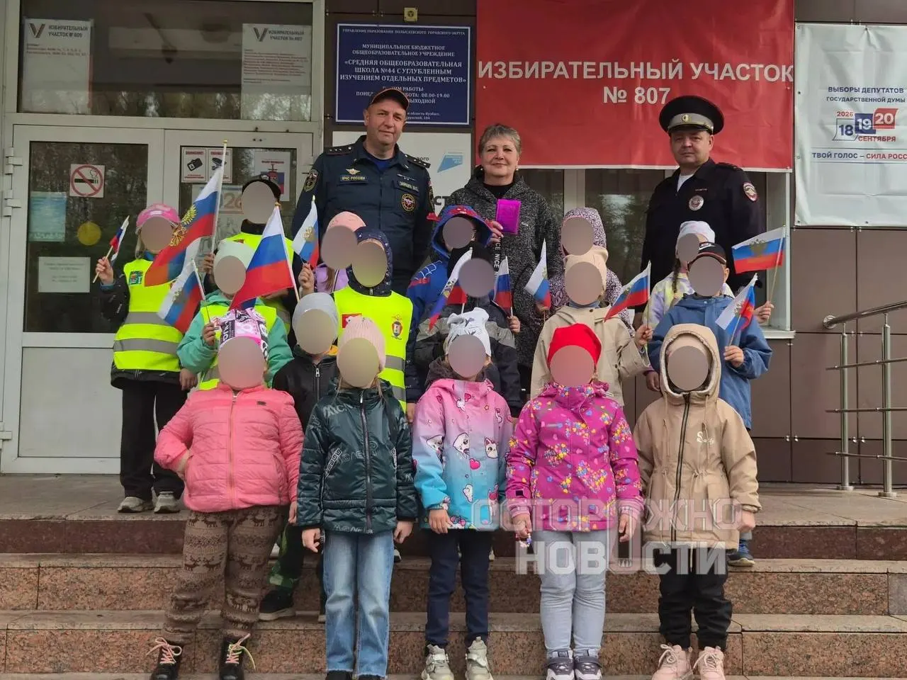 Сообщения из Тамбовской области, Липецкой области, Ленинградской области и других регионов фиксируют попытки привлечь детей к предвыборной активности через экскурсии на участки и инсценировки голосования внутри детских садов.