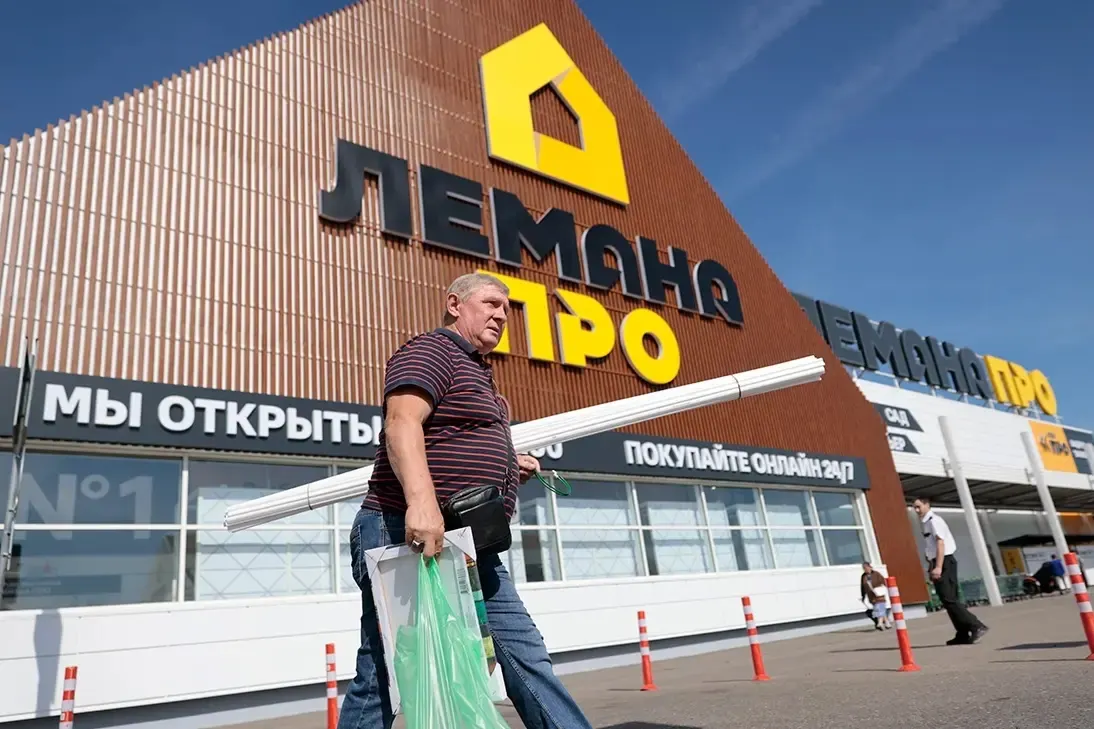 Назначение Дениса Исаева на руководящую должность сопровождается цепочкой корпоративных переходов и судебных разбирательств вокруг активов, связанных с близкими к власти фигурами.