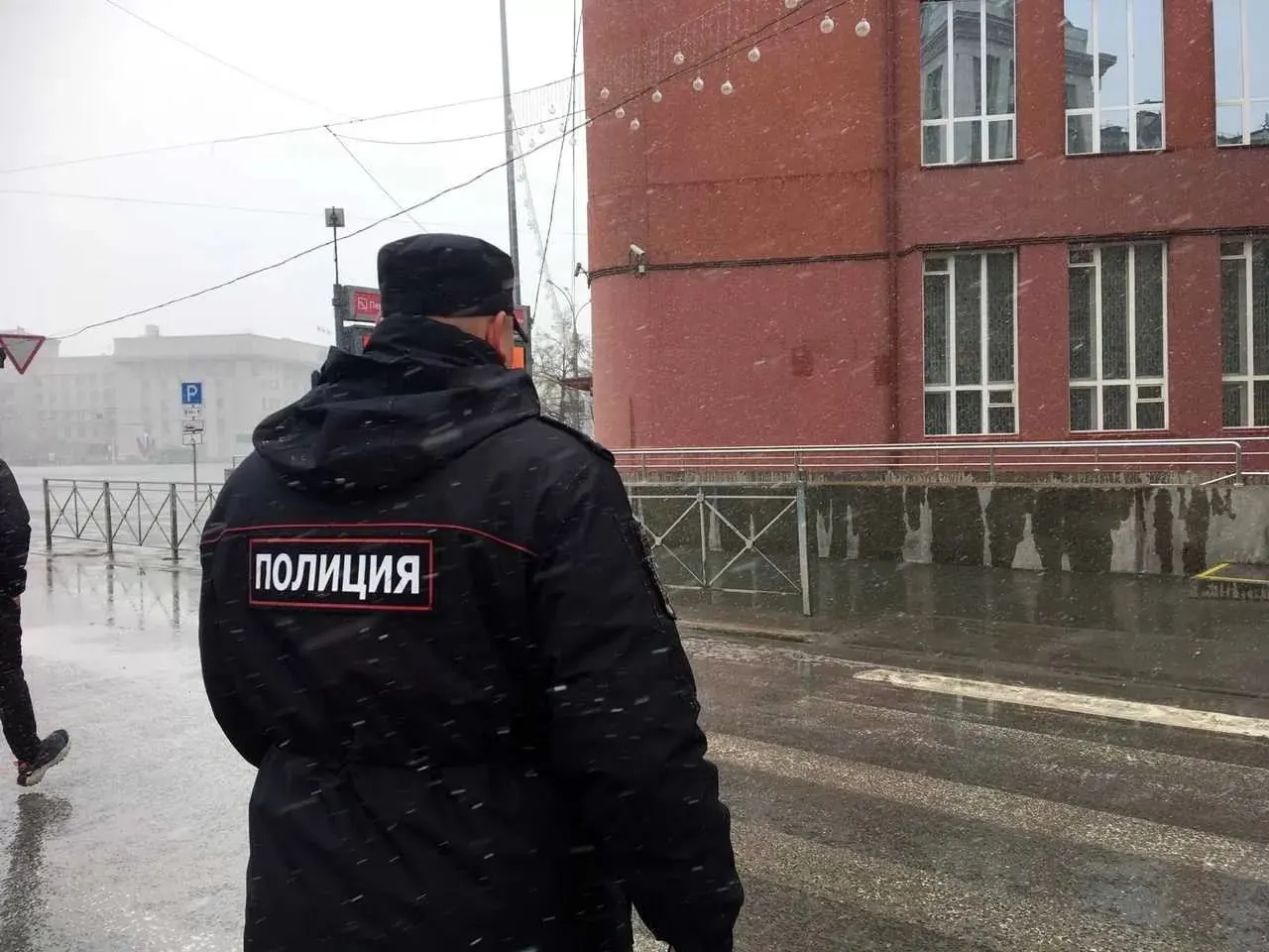 Омские правоохранители сообщают о выдворении 200 иностранцев и ходе профилактических рейдов по миграционному законодательству.