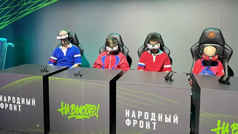 В шести регионах стартуют пилотные дрон-классы в рамках проекта «На высоте!», нацеленного на обучение управлению FPV-дронами, программированию и ремонту.