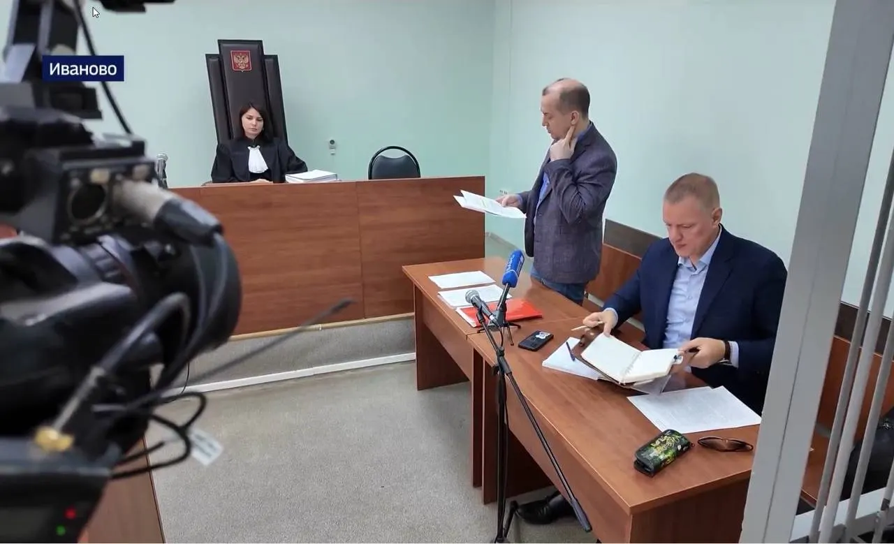 Глава Следственного комитета потребовал представить подробный доклад по делу, которое расследуется в отношении редактора регионального телеканала, включая эпизоды клеветы и дискредитации армии, а также связанные обыски и штрафы.