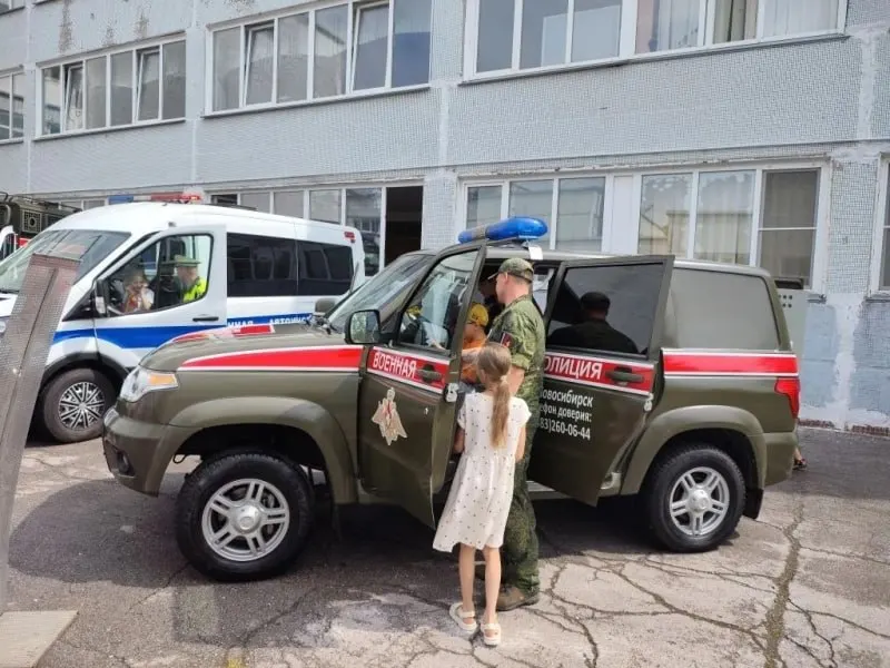 Проект указа предусматривает право опрашивать граждан, проверять документы и работать в гражданской одежде, а также участие военнослужащих в розыске.