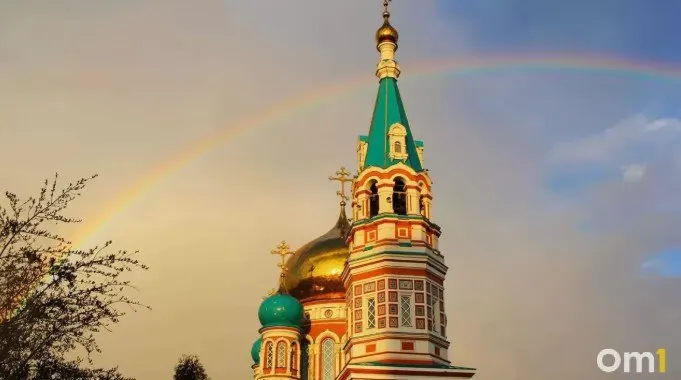 После атаки беспилотников три человека пострадали; их состояние оценивается как удовлетворительное. Митрополит Дионисий призывает молиться за город и благодарит службам.