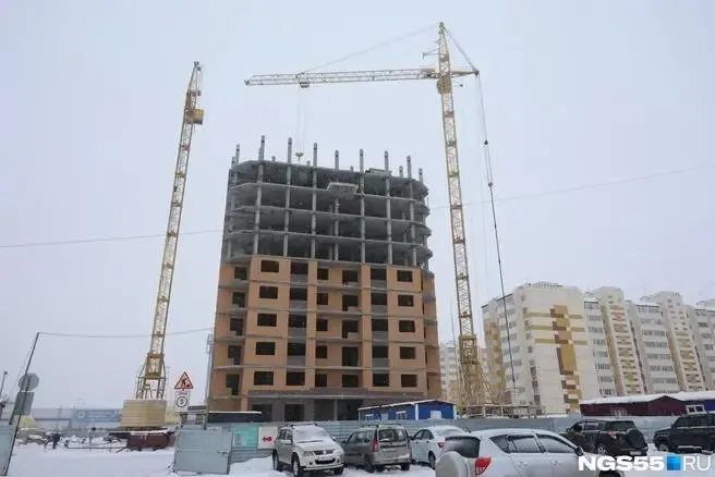 Проект жилого комплекса высотой 11–16 этажей в Центральном округе Омска прошёл экспертизу и получил положительное заключение; застройщик — Нордстрой.
