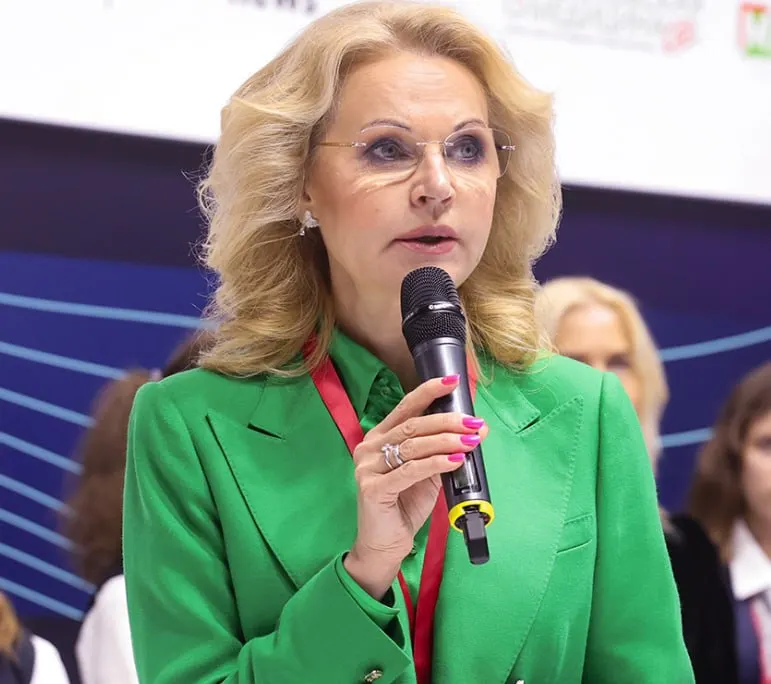 Заместитель премьер-министра предложила расширить перечень школьной литературы за счёт китайской классики: «Путешествие на Запад», стихи Ли Бо и Ван Вэя, афоризмы Конфуция и поэма «Скорбь отверженного».